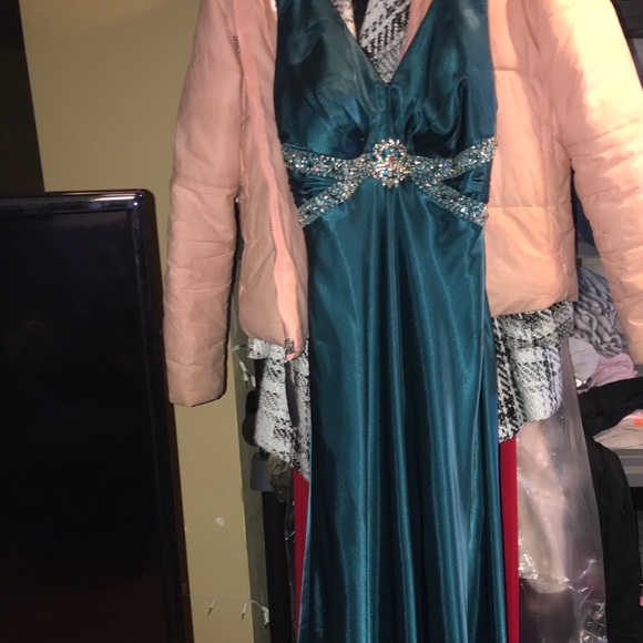 PROM DRESS - Picture 3 of 6